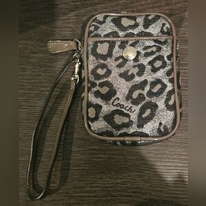 Coach Wristlet Silver Lepord/Cheetah Print